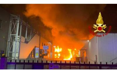 La rinascita della Valentino Shoes: dall'incendio che distrusse la fabbrica al premio da mille euro per i suoi dipendenti