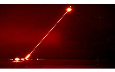 la rivoluzione dei laser in guerra nel mar rosso usati per abbattere oltre 90 droni come funziona la nuova arma