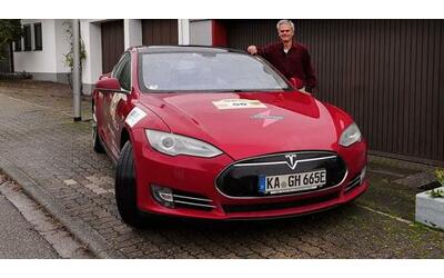La Tesla che ha percorso quasi 2 milioni di chilometri, con 13 motori e 4 pacchi batterie sostituiti