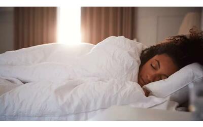 Le 10 regole per dormire bene: dalla cena leggera alla doccia calda (da evitare) Quando cambiare materasso