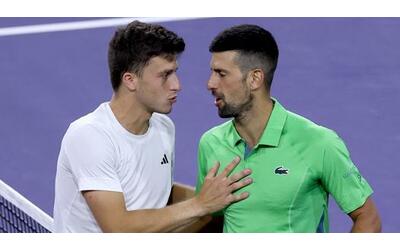 Luca Nardi batte Djokovic, impresa del tennista italiano a Indian Wells: «Un miracolo che si realizza»