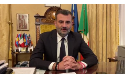 Mafia e politica a Bari, Piantedosi valuta l'ipotesi di sciogliere il Comune. Insediata la commissione. Decaro: «Atto di guerra»