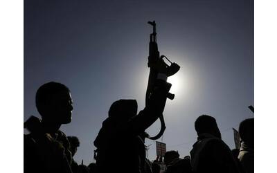 Mar Rosso, la sfida  vicina a un punto di non ritorno: Houthi e  Usa «mostrano i muscoli»