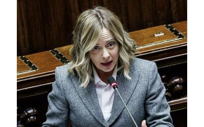 Meloni contro Stellantis: «Produca in Italia, difendiamo occupazione e interesse nazionale»