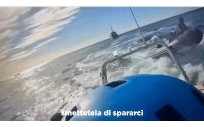 migranti spari della guardia costiera libica contro la nave mare jonio il video dal gommone della ong mediterranea
