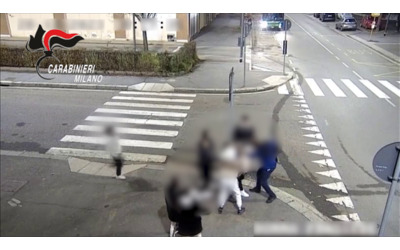 Milano, così la baby gang «al femminile» di Rozzano aggredisce in strada un 31enne che resta sfregiato al viso