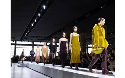 Milano Moda Donna, la sfilata di Gucci: il mondo sartoriale anche nei capi basici