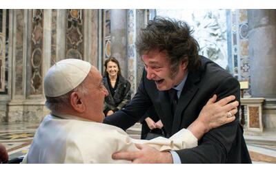Milei a Roma: la messa in Vaticano e l'abbraccio con il Papa alla...