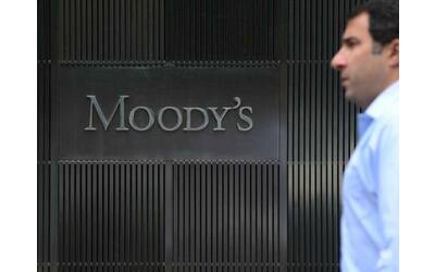 moody s conferma il rating dell italia e alza l outlook da negativo a stabile