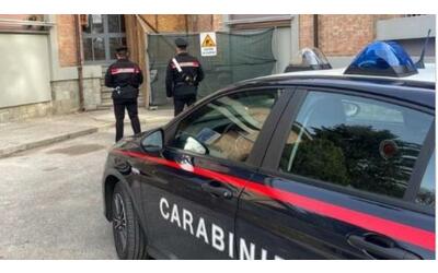 Napoli, giallo a Secondigliano: due cadaveri ritrovati  da alcuni passanti vicino a un garage