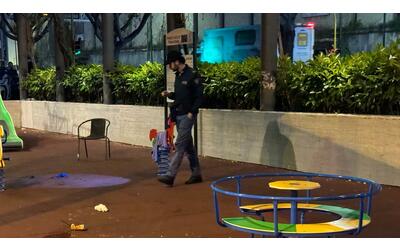 Napoli, sparatoria  in un parco frequentato da mamme e bambini: ferita una passante