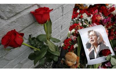 Navalny, a Milano l'omaggio sotto la targa di Anna Politkovskaya: la polizia identifica 12 persone
