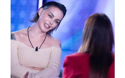 Nina Moric: «Sono senza un seno per la setticemia. Oggi non mi fido di nessuno»