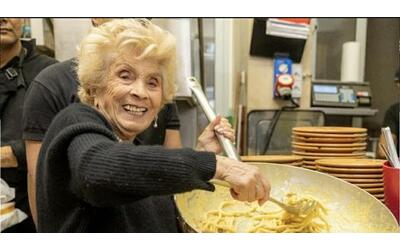 nonna iris a 93 anni gestisce 8 ristoranti ed la regina della carbonara
