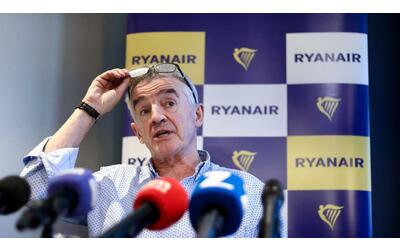O’Leary (Ryanair): «Chiediamo soldi extra per i bagagli così i passeggeri non li portano più»