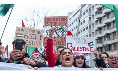 OGGI A MILANO  In corso corteo con 10 mila persone  pro Palestina: «Restiamo umani»