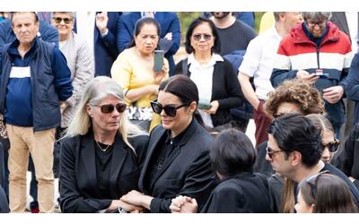 Oggi i funerali di Roberto Cavalli a Firenze: il mondo della moda saluta lo stilista