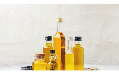Olio non solo di oliva a tavola: anche quello di semi (e di lino) può far bene al cuore