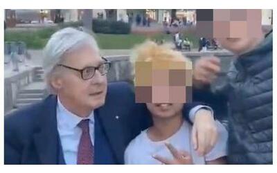 Omofobia e frasi sessiste nel video con due ragazzini, bufera su Vittorio Sgarbi: «Volgare e diseducativo»
