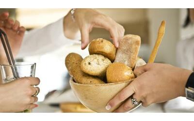 Pane, come mangiarlo e servirlo? Le poche regole stabilite dal galateo