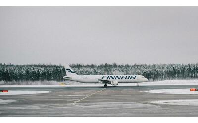 perch la compagnia aerea finnair pesa i passeggeri prima del volo