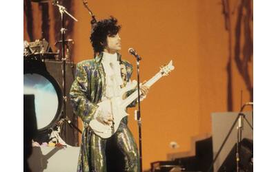 Prince, all’asta il suo guardaroba con oltre 200 pezzi fra i più iconici...