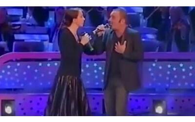 Quando a Sanremo 2007 Mango si esibì con la moglie Laura Valente: «Un bacio ad Angelina, che ha quasi 6 anni»