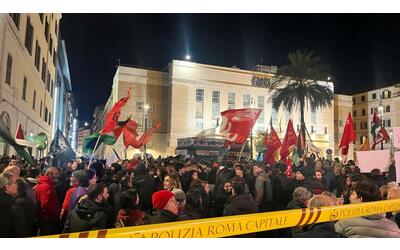 Roma, manifestazione «contro le manganellate» al Viminale. Le condivisioni del messaggio di Mattarella, da Gerini a Muccino