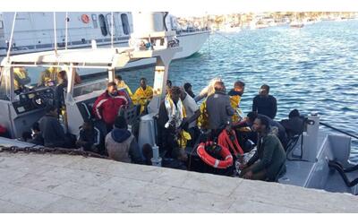 Salvati 50 migranti al largo di Lampedusa, c'è un disperso di 15 anni