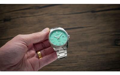Sembra un orologio di lusso  ma costa 60 euro: il Casio Mpt  è l'accessorio del momento