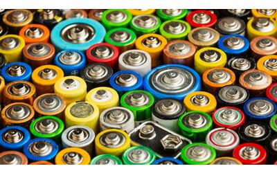 Stilo, ministilo, a bottone: perché esistono ancora così tanti tipi di batterie? La guida (e cosa ci attende in futuro)