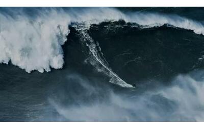 surf sebastian steudtner cavalca l onda pi grande di sempre le immagini