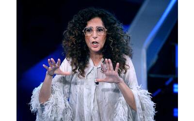 Teresa Mannino, il monologo a Sanremo 2024: «L’uomo ricco, bianco e occidentale pensa che gli altri siano a sua disposizione»