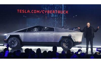 Tesla Cybertruck, oggi le prime consegne dopo quattro anni di attesa: com’è, quanto costa