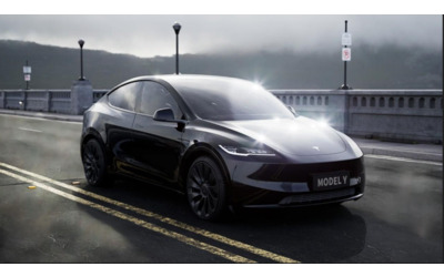 Tesla taglia i prezzi delle auto in tutto il mondo: 2.000 euro in meno per frenare il calo vendite
