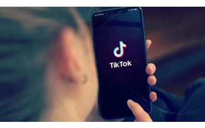 TikTok, maxi multa dall’Antitrust: «Controlli inadeguati  sui minori»