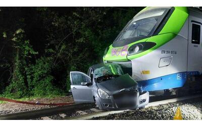 tragedia nel bresciano auto travolta da un treno a cologne muore una donna