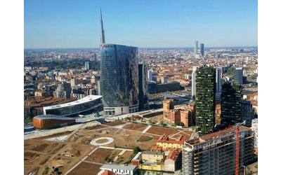 Uffici, addio alla scrivania fissa: l’effetto smart working da Milano a New York