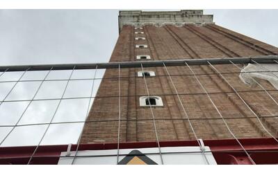 venezia cadono pezzi di cemento armato dal campanile di san marco