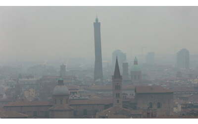 in italia 18 citt fuorilegge per lo smog gli standard europei per la qualit dell aria sono lontani