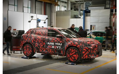 Alfa Romeo Milano, il B-SUV è stato intercettato su strada. Foto spia