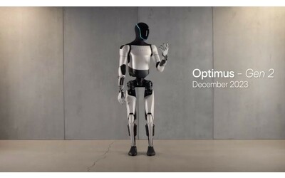 tesla presenta optimus gen 2 la nuova generazione del suo robot umanoide