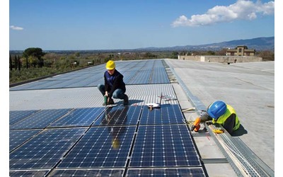 rinnovabili in italia bloccati 1 376 progetti di grandi impianti