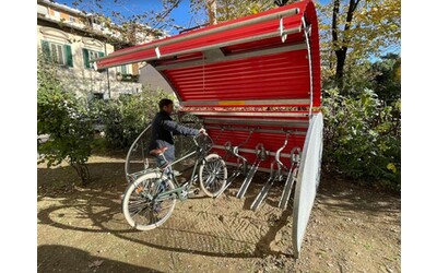 La prima biclostazione di Firenze, un parcheggio sicuro per bici ed ebike