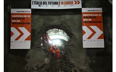Raddoppio ferrovia Pistoia-Serravalle, abbattuto l’ultimo diaframma della galleria