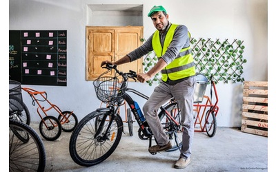 trasporti eco friendly e sociali in tunisia sboccia il futuro delle consegne su due ruote