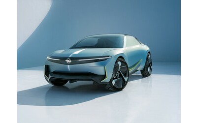 Opel Manta 2025, il SUV coupé elettrico non si farà