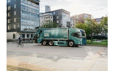Volvo Trucks presenta FM Low Entry, un camion elettrico per i trasporti urbani