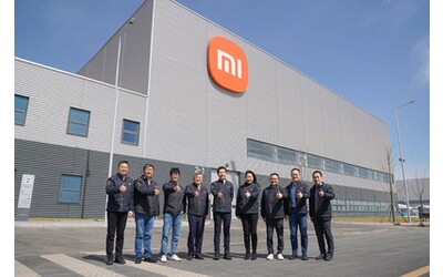 Xiaomi mostra la fabbrica per auto elettriche prima del lancio della SU7