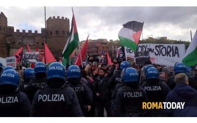 25 aprile a roma tensioni a porta san paolo piazza contesa tra brigata ebraica e pro palestina